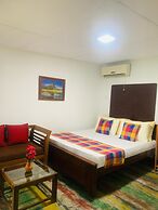 Lake Front Cottage & Restaurent