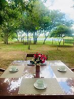 Lake Front Cottage & Restaurent