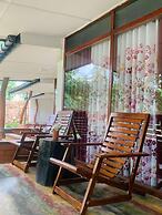 Lake Front Cottage & Restaurent