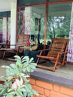 Lake Front Cottage & Restaurent