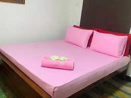 Lake Front Cottage & Restaurent