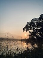 Lake Front Cottage & Restaurent