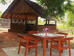 Lake Front Cottage & Restaurent