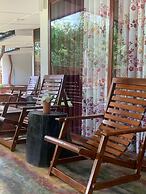 Lake Front Cottage & Restaurent