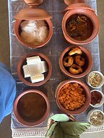 Lake Front Cottage & Restaurent