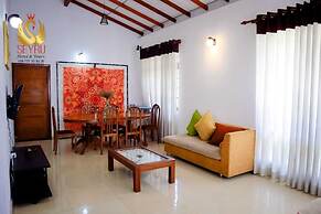 Lake Front Cottage & Restaurent