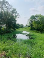 Lake Front Cottage & Restaurent