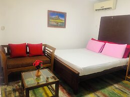 Lake Front Cottage & Restaurent