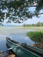 Lake Front Cottage & Restaurent