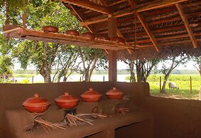 Lake Front Cottage & Restaurent