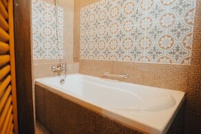 Mana An lake hill resort