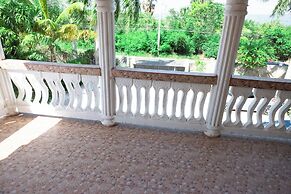 Indigo Beach Villa - Black River