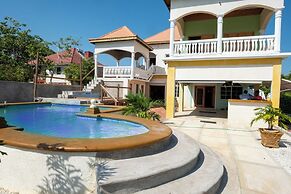 Indigo Beach Villa - Black River