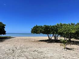 Indigo Beach Villa - Black River