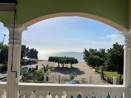 Indigo Beach Villa - Black River