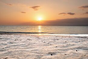 Indigo Beach Villa - Black River