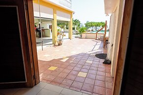 Indigo Beach Villa - Black River