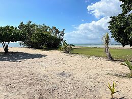 Indigo Beach Villa - Black River