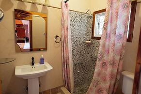 Indigo Beach Villa - Black River