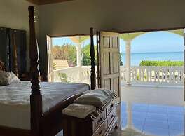 Indigo Beach Villa - Black River