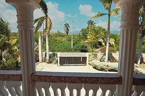 Indigo Beach Villa - Black River