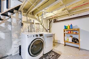 Dog-friendly Pittsburgh Home, 3 Mi to Downtown!