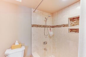 Community Pool Access: Chic Palm Springs Condo