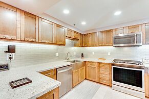 Community Pool Access: Chic Palm Springs Condo