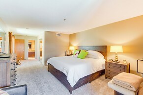 Community Pool Access: Chic Palm Springs Condo