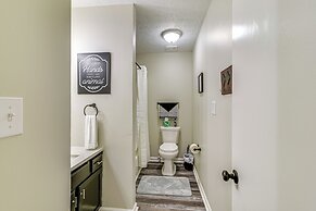 Inviting Bowling Green Escape w/ Smart Tvs!