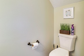Inviting Bowling Green Escape w/ Smart Tvs!