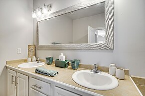 Biloxi Condo w/ Community Pool ~ Half-mi to Beach!