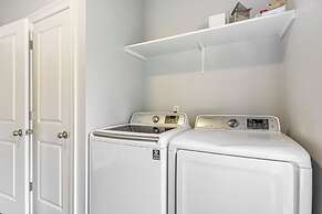 Biloxi Condo w/ Community Pool ~ Half-mi to Beach!