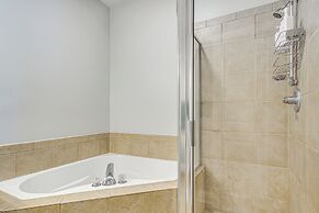 Biloxi Condo w/ Community Pool ~ Half-mi to Beach!