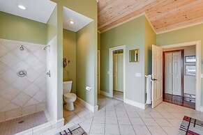 Stunning Hiawassee Hideaway w/ Impeccable Views!