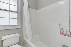 Park Village Home w/ Pond: 6 Mi to Downtown Cary