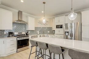 Lakeside Marblehead Home w/ Screened Patio!