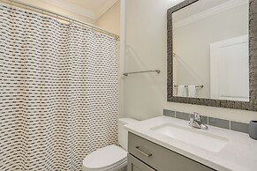 Lakeside Marblehead Home w/ Screened Patio!