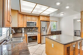 Huntington Beach Home: Fire Pit, Grill + More!