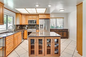 Huntington Beach Home: Fire Pit, Grill + More!