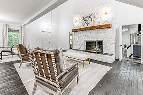 Woodsy Concord Retreat ~ 11 Mi to Nascar!