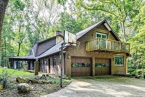 Woodsy Concord Retreat ~ 11 Mi to Nascar!