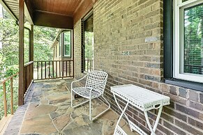 Woodsy Concord Retreat ~ 11 Mi to Nascar!