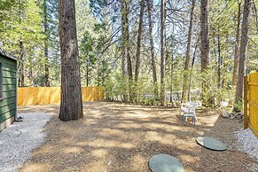 Walk to Winery: Cozy Cabin w/ Fire Pit in Murphys