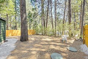 Walk to Winery: Cozy Cabin w/ Fire Pit in Murphys