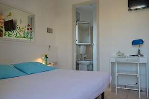 Le Petit Hotel