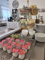 Le Petit Hotel