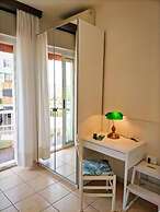 Le Petit Hotel