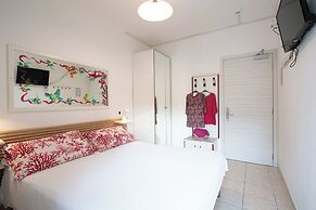 Le Petit Hotel