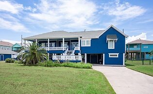 Yoho Hideout 4 Bedroom Home by RedAwning